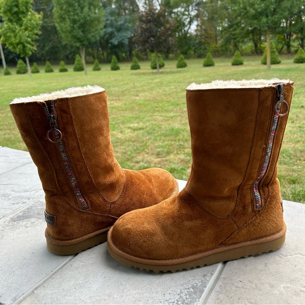 UGG Peyton boots rainbow zipper size 4